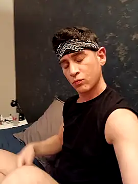 Snapshot of ElyasMatt chatting on January 14, 2025, 4:18 pm ElyasMatt online show from January 14, 2025, 4:18 pm