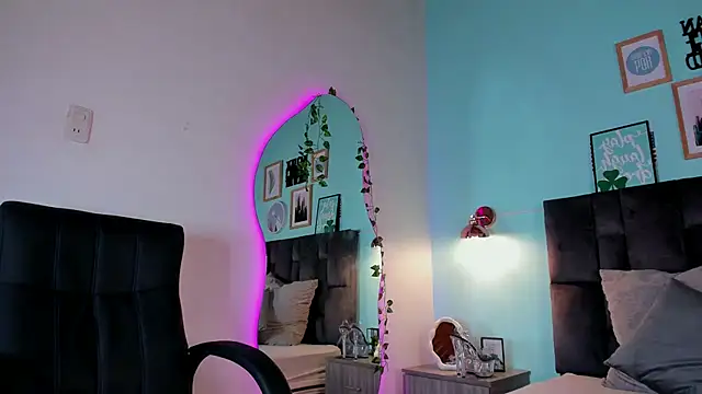 ChanelAdamss  online show from March 18, 2025, 11:20 pm