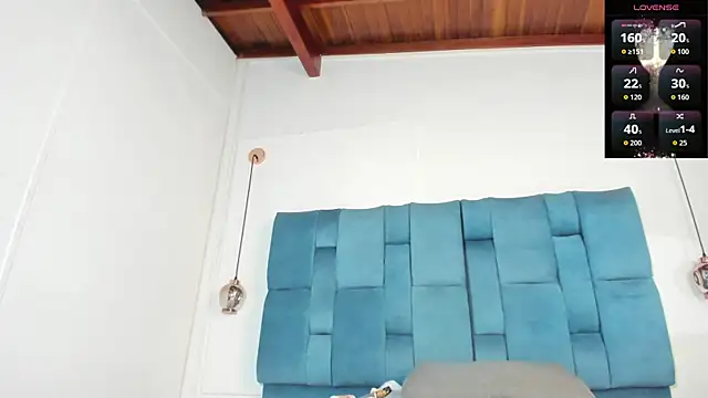 mia  fernandez online show from December 21, 2025, 6:26 pm