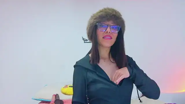  lucysmith online show from November 5, 2025, 4:45 am