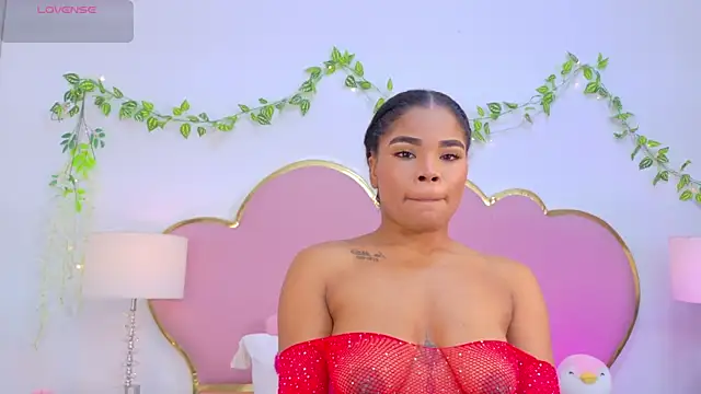 NahiaraReina online show from December 3, 2025, 1:53 pm