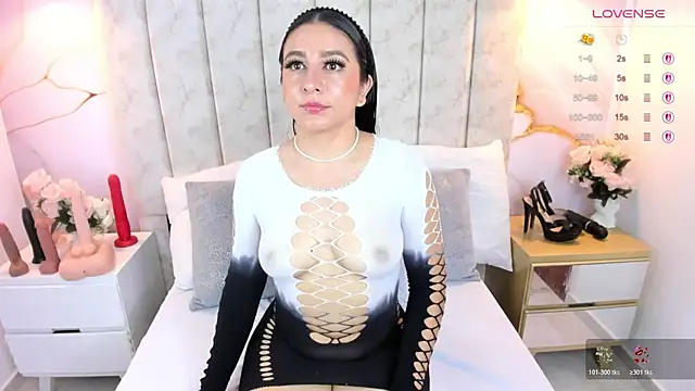 LauraSmith-01 online show from December 17, 2025, 9:21 pm