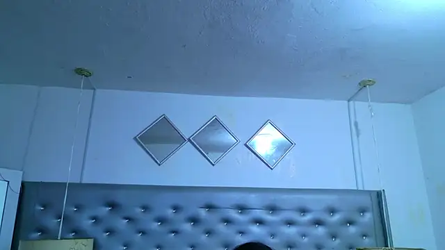 EileenBenzon online show from April 15, 2026, 5:58 am