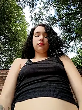 sweet outdoor charm online show from November 23, 2025, 7:35 pm