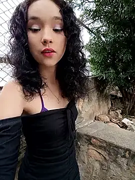 sweet outdoor charm online show from January 11, 2026, 7:19 pm