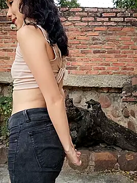 sweet outdoor charm online show from February 25, 2026, 7:45 pm