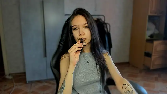 SweetyDeviliya online show from May 29, 2026, 5:49 am