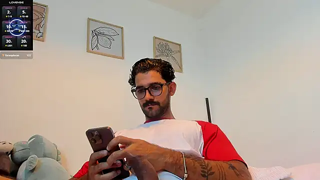 sexyasaf1018 online show from October 21, 2025, 4:41 pm