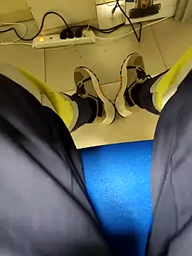 coppiapazza online show from December 6, 2024, 9:46 pm