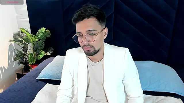 Edward max online show from April 18, 2026, 3:32 am