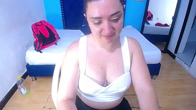 kinky redhead18 online show from November 10, 2025, 1:43 pm