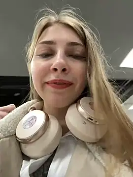 Sunny   Bunny online show from January 22, 2025, 2:14 pm