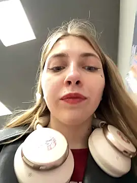 Sunny   Bunny online show from March 20, 2025, 2:32 pm