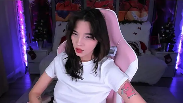 as1an girlfriend online show from December 21, 2025, 12:45 pm