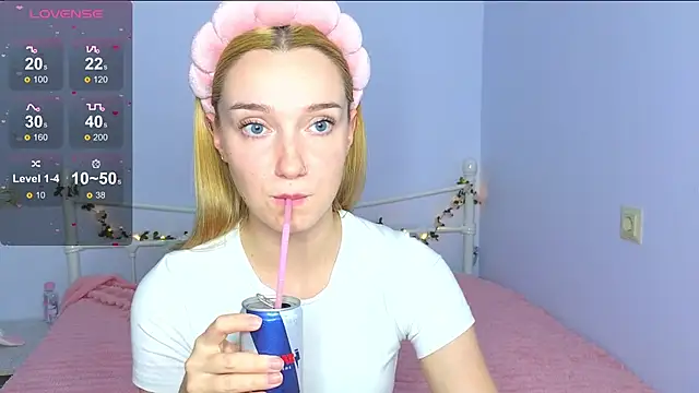 Snapshot of Wild_Sophie_ chatting on September 25, 2025, 5:49 pm Wild Sophie online show from September 25, 2025, 5:49 pm