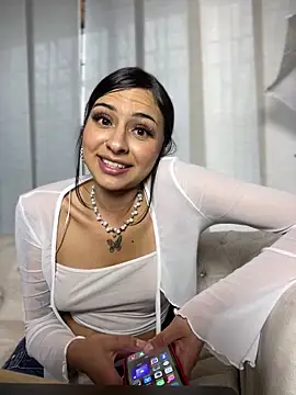 Snapshot of Hilary_pinkk chatting on January 17, 2025, 8:44 pm Hilary pinkk online show from January 17, 2025, 8:44 pm