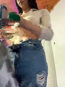 Snapshot of Hilary_pinkk chatting on February 10, 2025, 8:21 pm Hilary pinkk online show from February 10, 2025, 8:21 pm