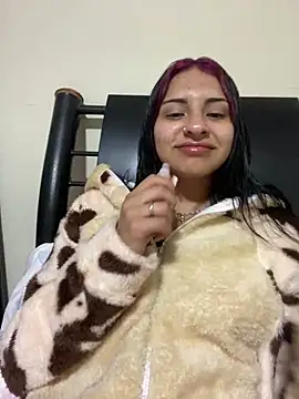 Snapshot of Hilary_pinkk chatting on February 13, 2025, 2:12 am Hilary pinkk online show from February 13, 2025, 2:12 am