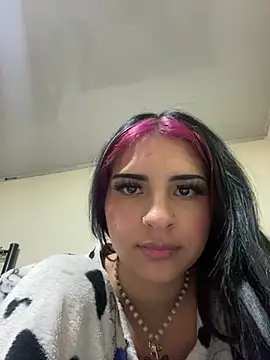 Snapshot of Hilary_pinkk chatting on February 18, 2025, 4:26 am Hilary pinkk online show from February 18, 2025, 4:26 am