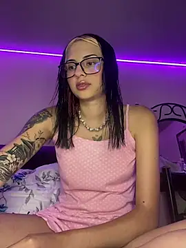 Snapshot of Hilary_pinkk chatting on March 5, 2025, 3:18 am Hilary pinkk online show from March 5, 2025, 3:18 am