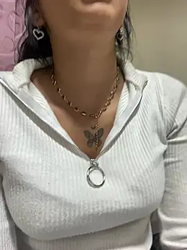 Snapshot of Hilary_pinkk chatting on March 19, 2025, 1:10 am Hilary pinkk online show from March 19, 2025, 1:10 am