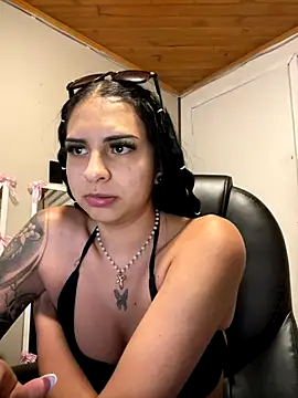 Snapshot of Hilary_pinkk chatting on September 13, 2025, 1:05 am Hilary pinkk online show from September 13, 2025, 1:05 am