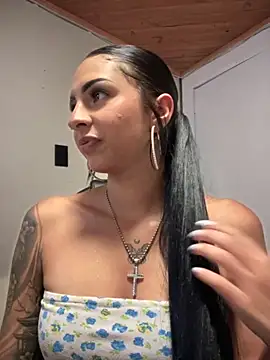 Snapshot of Hilary_pinkk chatting on September 27, 2025, 3:22 am Hilary pinkk online show from September 27, 2025, 3:22 am