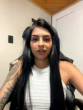 Snapshot of Hilary_pinkk chatting on October 2, 2025, 3:24 am Hilary pinkk online show from October 2, 2025, 3:24 am