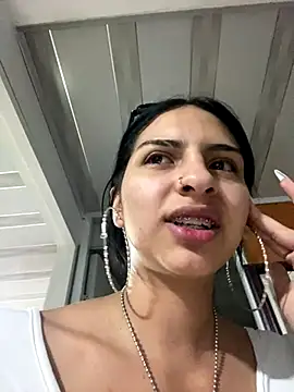 Snapshot of Hilary_pinkk chatting on October 8, 2025, 3:37 am Hilary pinkk online show from October 8, 2025, 3:37 am