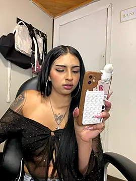 Snapshot of Hilary_pinkk chatting on October 25, 2025, 1:57 am Hilary pinkk online show from October 25, 2025, 1:57 am