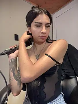 Snapshot of Hilary_pinkk chatting on November 26, 2025, 3:18 am Hilary pinkk online show from November 26, 2025, 3:18 am