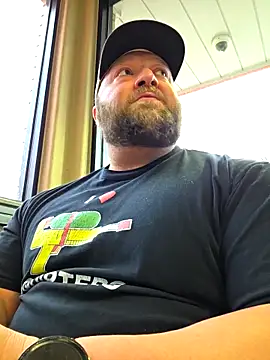 Strong Bear89 online show from April 21, 2026, 3:28 pm