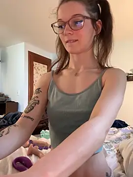 dreamteemergirl online show from September 18, 2025, 7:38 pm