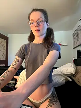 dreamteemergirl online show from October 15, 2025, 6:52 pm