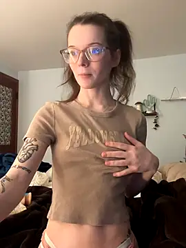 dreamteemergirl online show from November 10, 2025, 10:53 pm