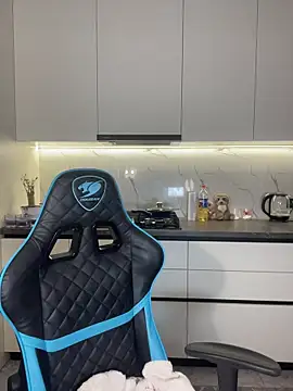 CurlyLara online show from March 6, 2026, 2:19 am