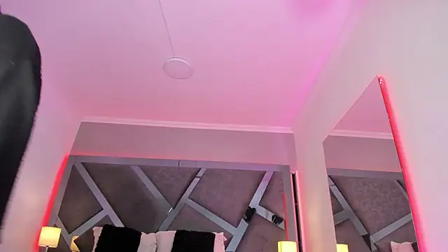 AmberiniHoffman online show from March 12, 2025, 11:53 am