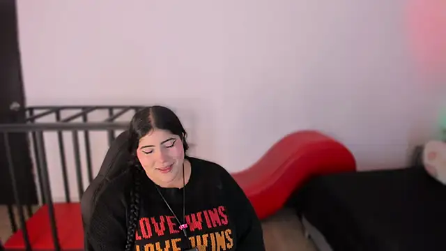 AmberiniHoffman online show from December 18, 2025, 11:16 am