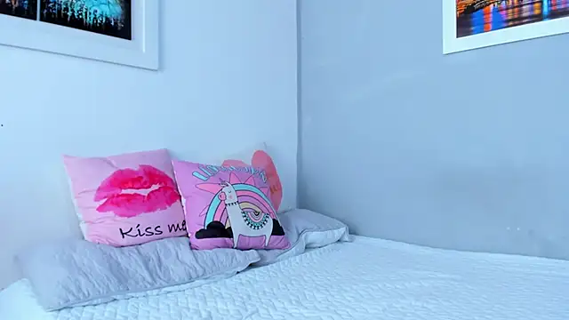 naughtyloverss online show from December 20, 2024, 6:02 pm