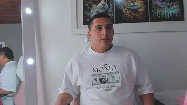 naughtyloverss online show from December 26, 2024, 2:27 pm