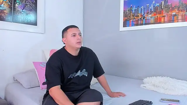 naughtyloverss online show from February 6, 2025, 2:58 pm