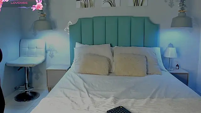 Khenta Michells online show from February 12, 2025, 10:35 am