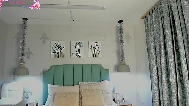 Khenta Michells online show from February 17, 2025, 4:37 pm