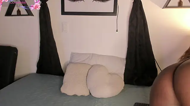 Snapshot of Khenta_Michells chatting on February 10, 2026, 10:41 am Khenta Michells online show from February 10, 2026, 10:41 am