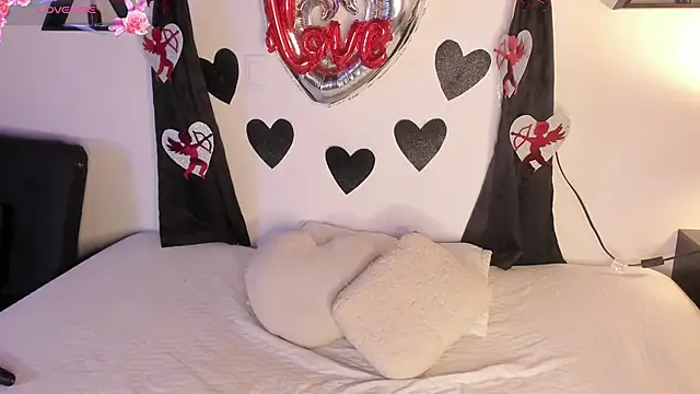 Snapshot of Khenta_Michells chatting on February 14, 2026, 10:45 am Khenta Michells online show from February 14, 2026, 10:45 am