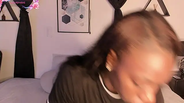 Snapshot of Khenta_Michells chatting on February 17, 2026, 10:23 am Khenta Michells online show from February 17, 2026, 10:23 am