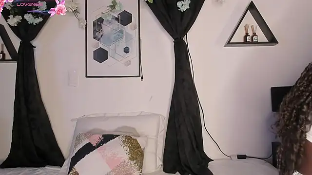 Khenta Michells online show from March 21, 2026, 10:09 am