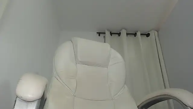 Abby Halliwey online show from March 9, 2025, 3:32 am