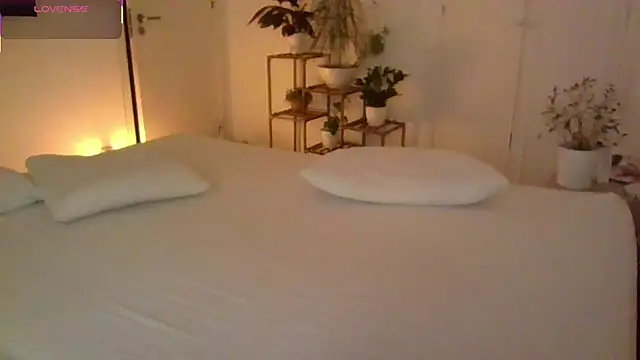 yournextdoorhottie online show from April 3, 2026, 10:30 pm