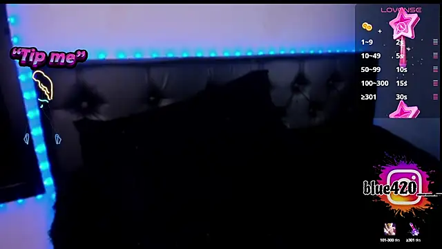 Snapshot of Skyler__blue4 chatting on December 4, 2024, 5:33 pm Skyler  blue4 online show from December 4, 2024, 5:33 pm